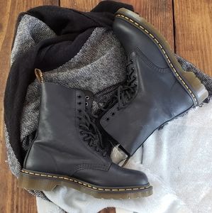 NWOT Dr. Martens 1490 Virginia